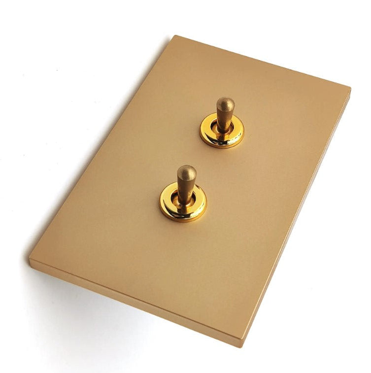 Cape Toggle - Light Gold with Gold Toggle