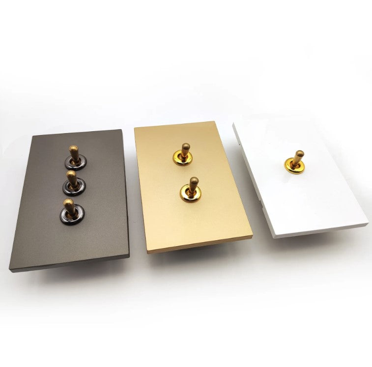 Cape Toggle - Black with Chrome and Gold Toggle