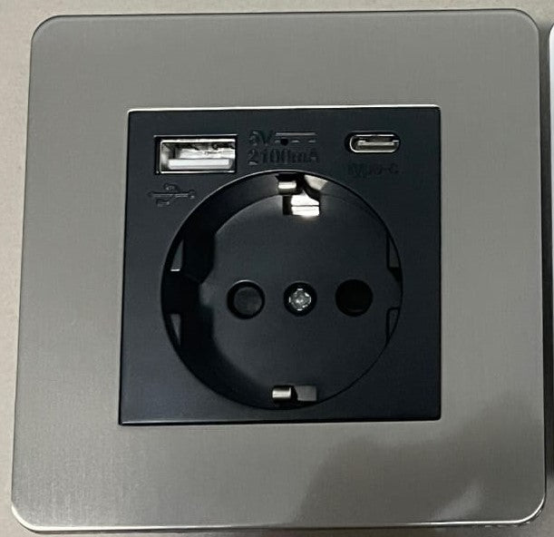 Elegant Silver - USB/USB/Type C - Socket Combo
