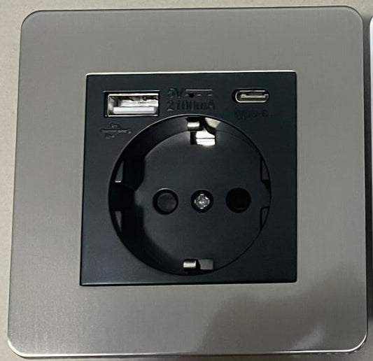 Elegant Silver - USB/USB/Type C - Socket Combo