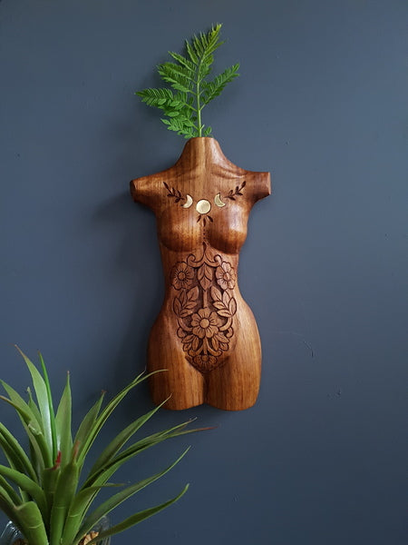 LUNA LADY LUMPS WALL VASE