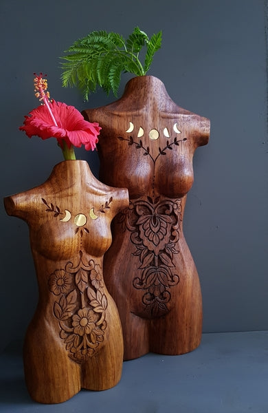 LUNA LADY LUMPS WALL VASE