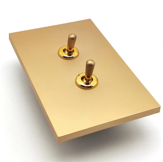 Cape Toggle - Light Gold with Gold Toggle