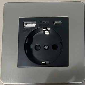 Detailed - Silver - USB/USB/Type C - Socket Combo